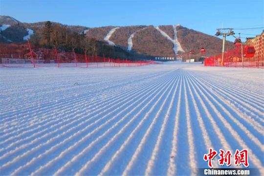 亚布力阳光度假村 暖冬 创159天超长雪季